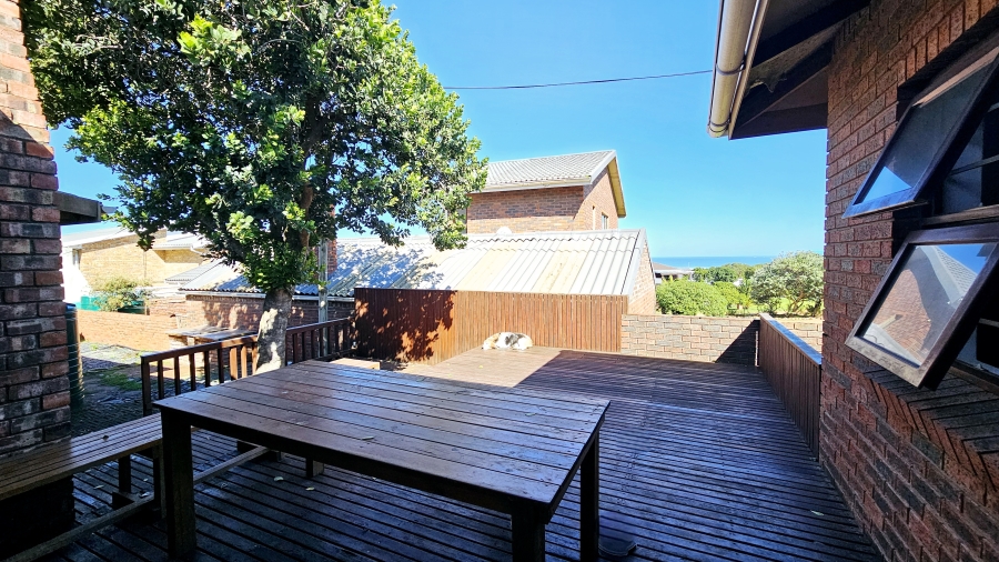 7 Bedroom Property for Sale in Oyster Bay Eastern Cape